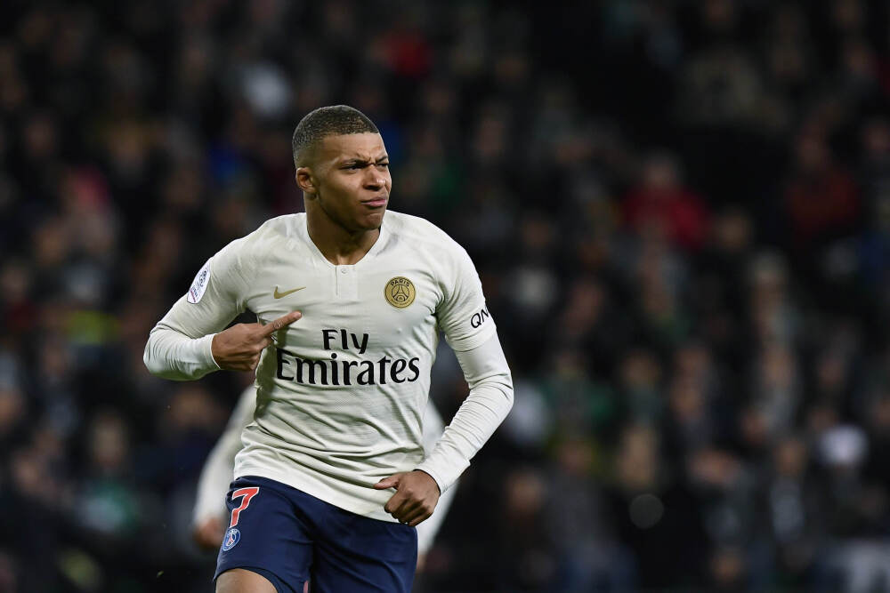 美联储如预期所料降息25基点 点阵图预示今年还有两次